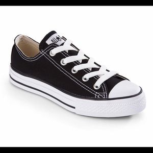 Back and white converse size 7 in woman